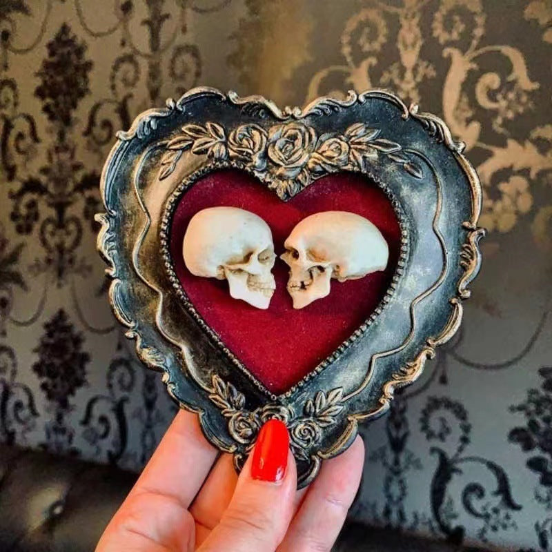 Fashion Creative Resin Love Skull Ornaments