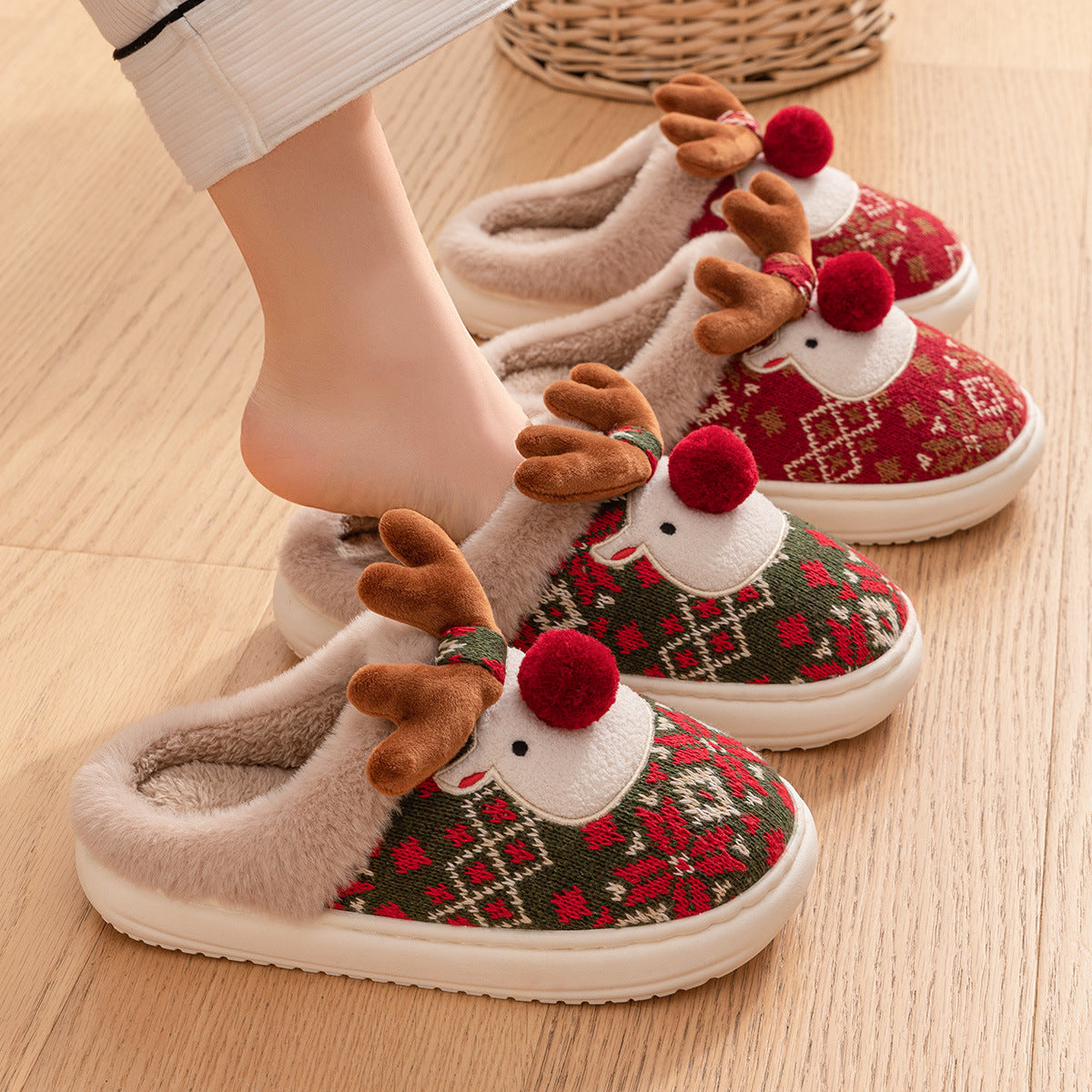 Cute Christmas Reindeer Slippers - Winter Warm Plush Indoor Shoes for Women, Non-Slip Cosy Holiday Home Slippers