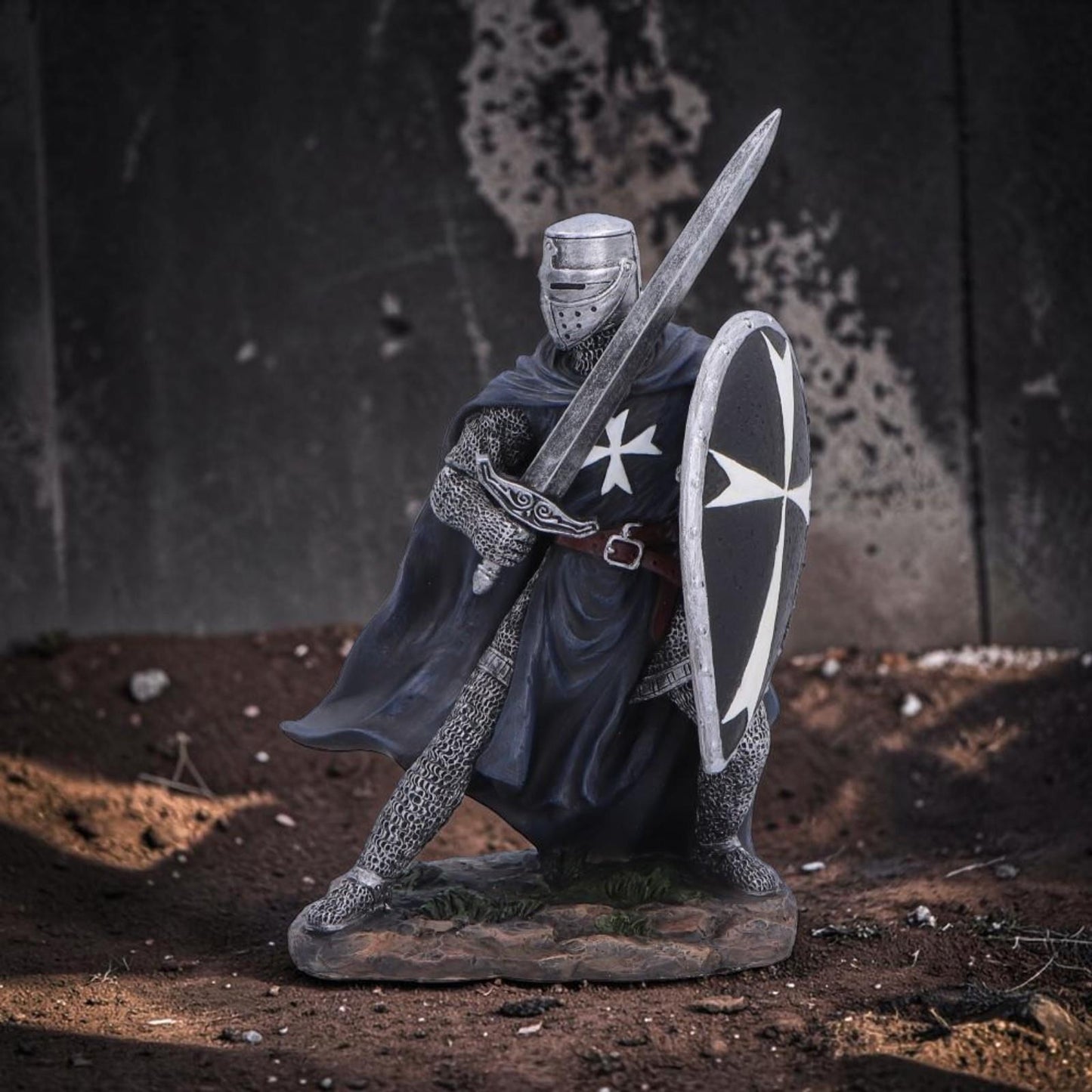 Dark Templar Knight Statue Figurine Ornament Medieval Crusader Sword Shield