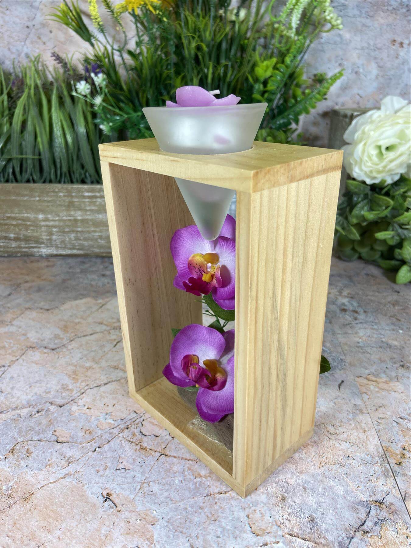 Arrangement floral artificiel d'orchidée élégante avec bougeoir en bois - 19 cm de hauteur