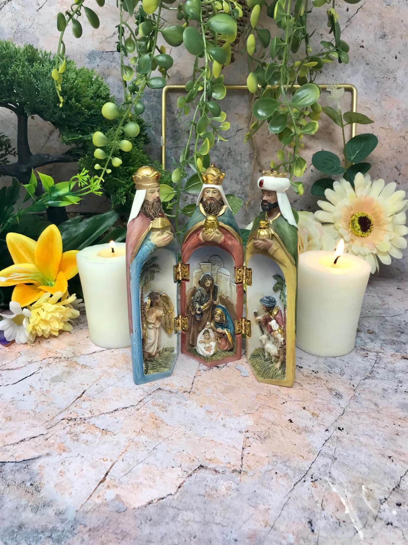 Nativity Triptych Religious Ornament Figurine Statue Symbol Worship ChristmasHand-cast nativity triptych, ideal for home decor or as a special gift. Crafted from high-quality resin and individually hand-finished. Brand new and boxed.Osiris Craftworks