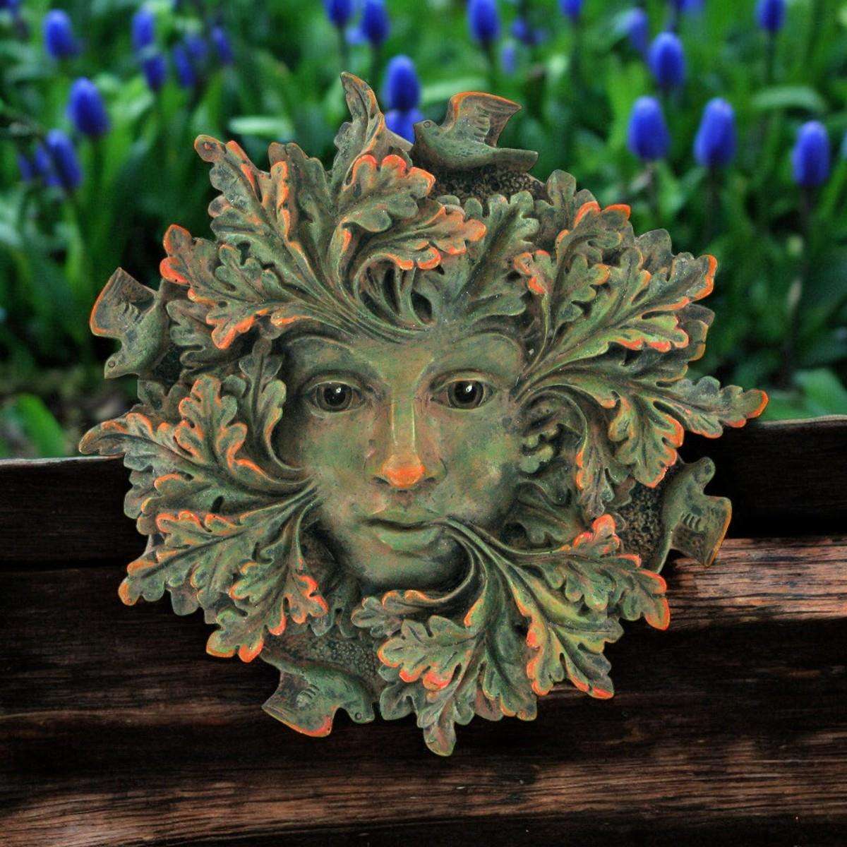 Green Spirit Weatherproof Garden Wall Plaque - Outdoor/Indoor Greenman Decor 13x13 cm Resin