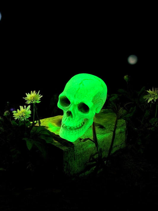 Small Glow-in-the-Dark Gothic Skull Ornament - 5cm Miniature Skeleton Head, Halloween Decor, Spooky Gothic Gift