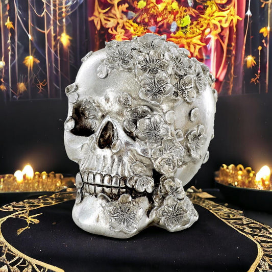 Gothic Silver Skull with Floral Embellishments, Resin Statue 16 x 12.5 cm - Unique Gothic Decor