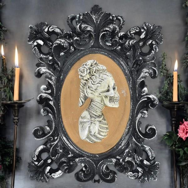 Victorian Gothic Skeleton Wall Decor - Unique Resin Frame Art for Dark Interiors