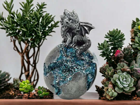 Emerging Dragon Hatchling on Geode - Mystical Fantasy Figurine - Collector&#39;s Resin Dragon Sculpture - Sparkling Crystal Egg - 12.5cm Tall