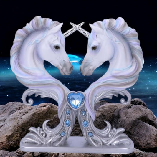 Twin Unicorn Hearts Statue - Elegant Hand-Painted Resin Fantasy Decor - 20.5 cm