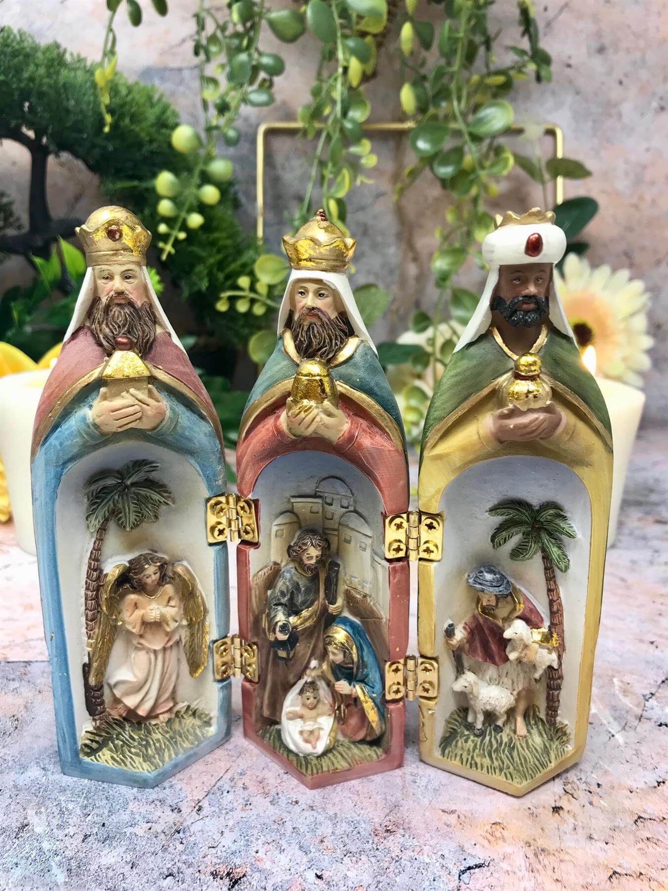 Nativity Triptych Religious Ornament Figurine Statue Symbol Worship ChristmasHand-cast nativity triptych, ideal for home decor or as a special gift. Crafted from high-quality resin and individually hand-finished. Brand new and boxed.Osiris Craftworks