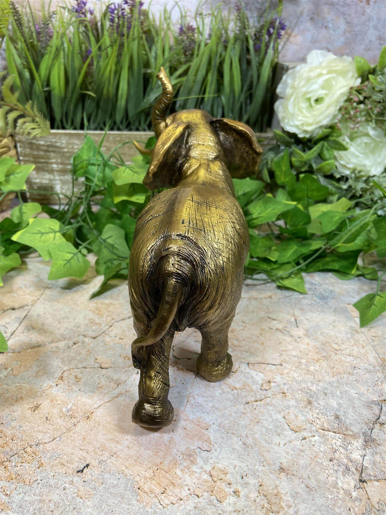 Statue d'éléphant en résine effet doré 24 cm Décoration d'intérieur élégante Symbole de force