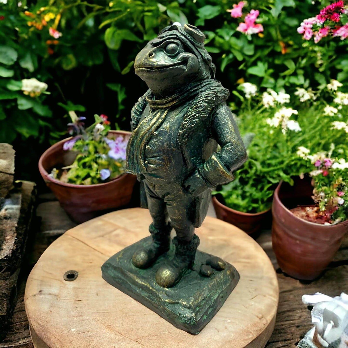 Charming Toad Gentleman Statue - Whimsical 17.5cm Resin Toad Figurine, Indoor/Outdoor Garden Decor, Dapper Amphibian Sculpture, Unique Home Accent-Osiris Craftworks