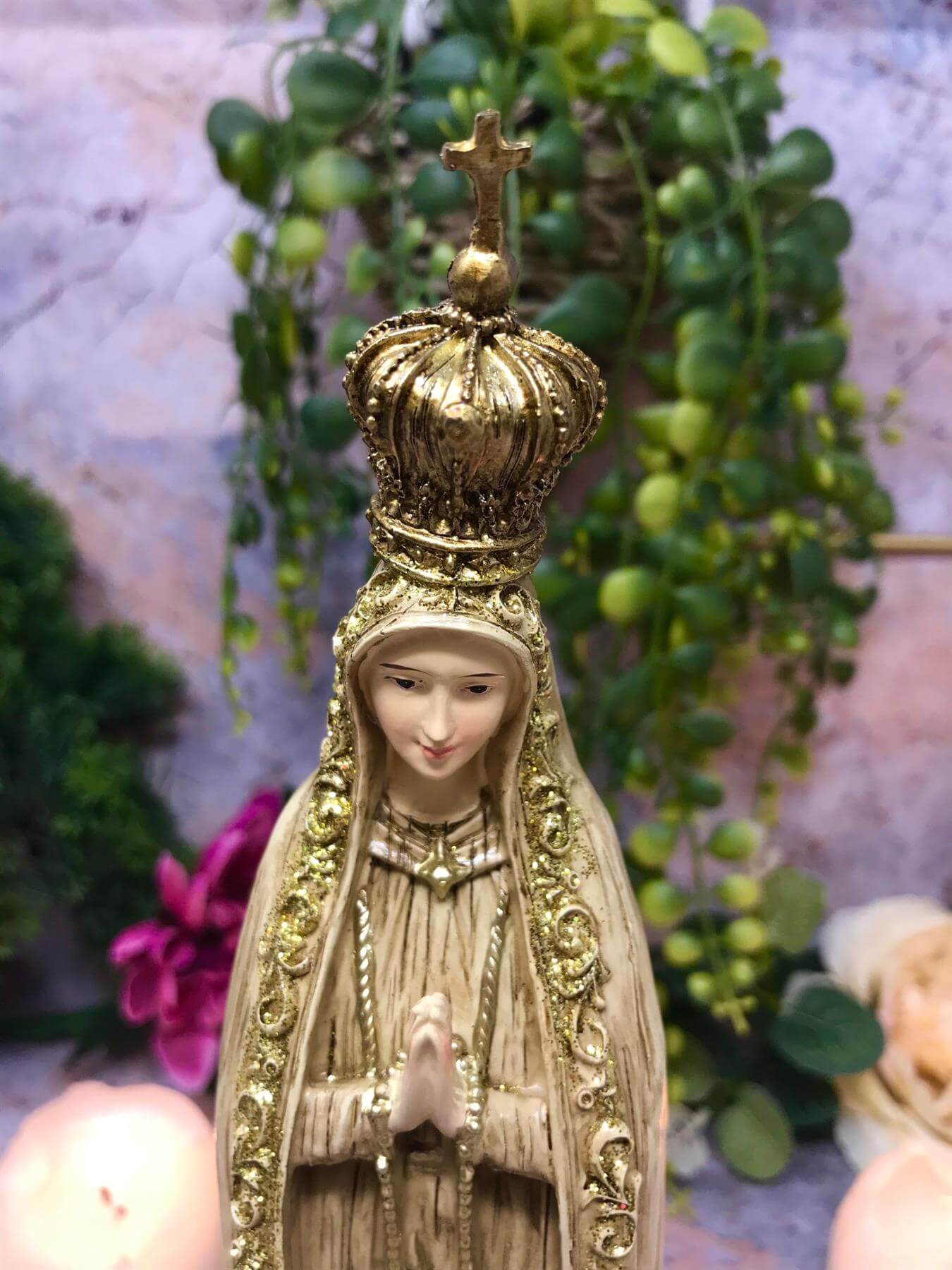 Blessed Virgin Mary Our Lady of Fatima Statue Ornament Resin Figurine for Home Chapel Religious SculptureHand-cast resin Fatima statue, 26.5 cm tall. Perfect for home, chapel, or as a special gift. Individually hand-finished by artisans. Brand new and box