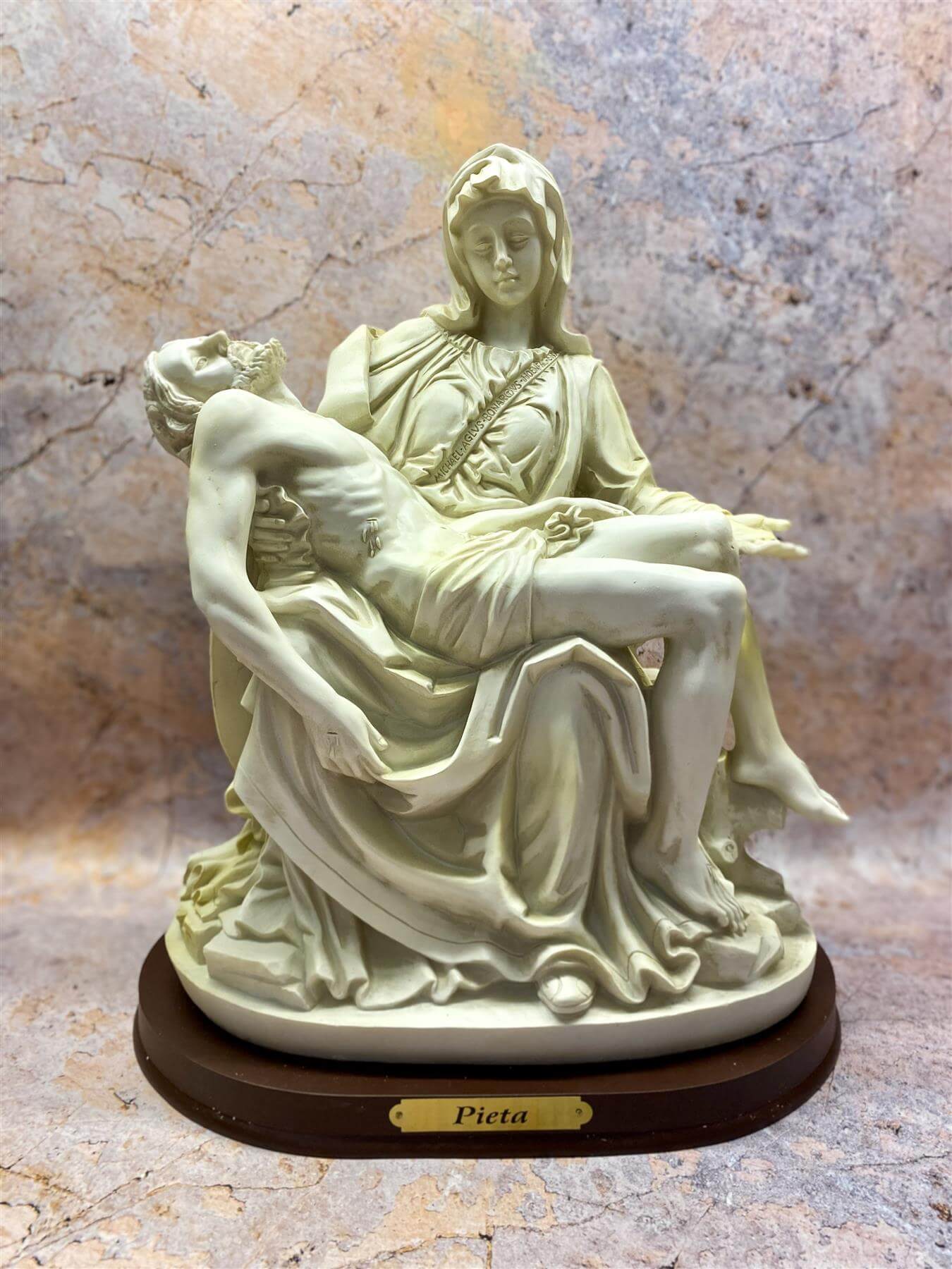 Michelangelo La Pieta Resin Statue on Wood Base, 32x26cm – Evocative Christian Art for Spiritual Enrichment and Contemplative Decor