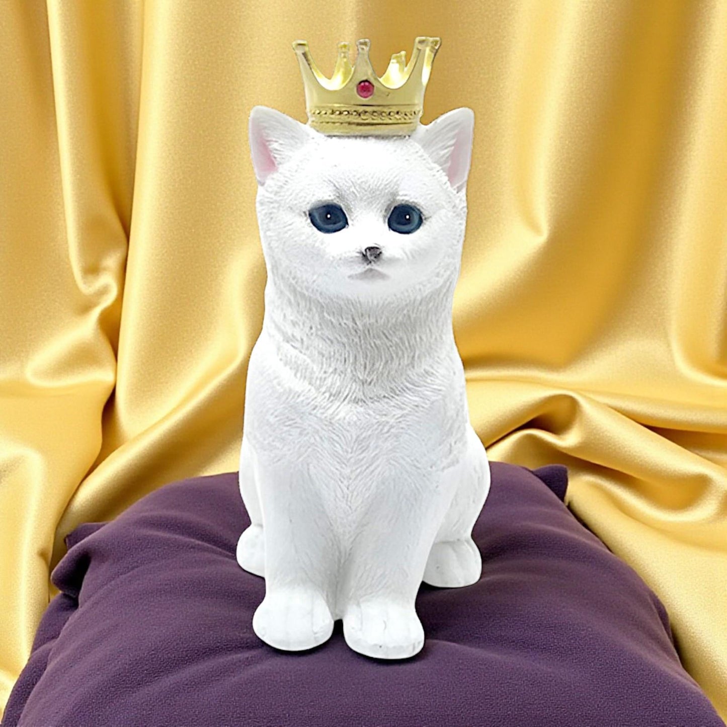 Majestic Royal Cat Figurine Regal White Feline Ornament Animal Sculpture  Decor