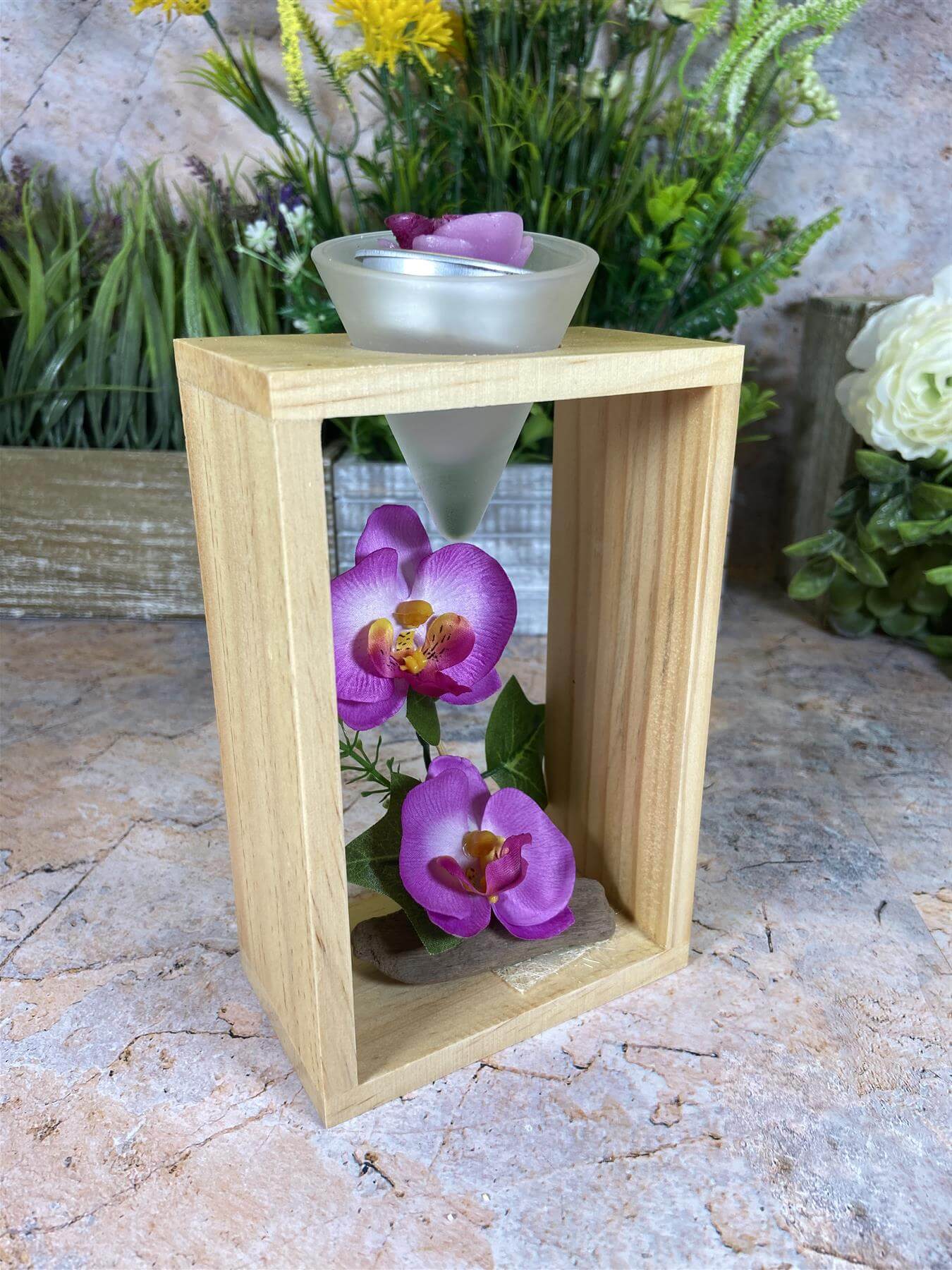 Arrangement floral artificiel d'orchidée élégante avec bougeoir en bois - 19 cm de hauteur