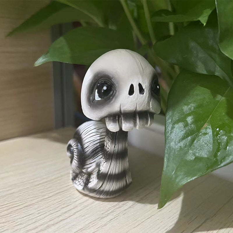 Halloween Shaking Head Skull Snail Decorative Resin Crafts