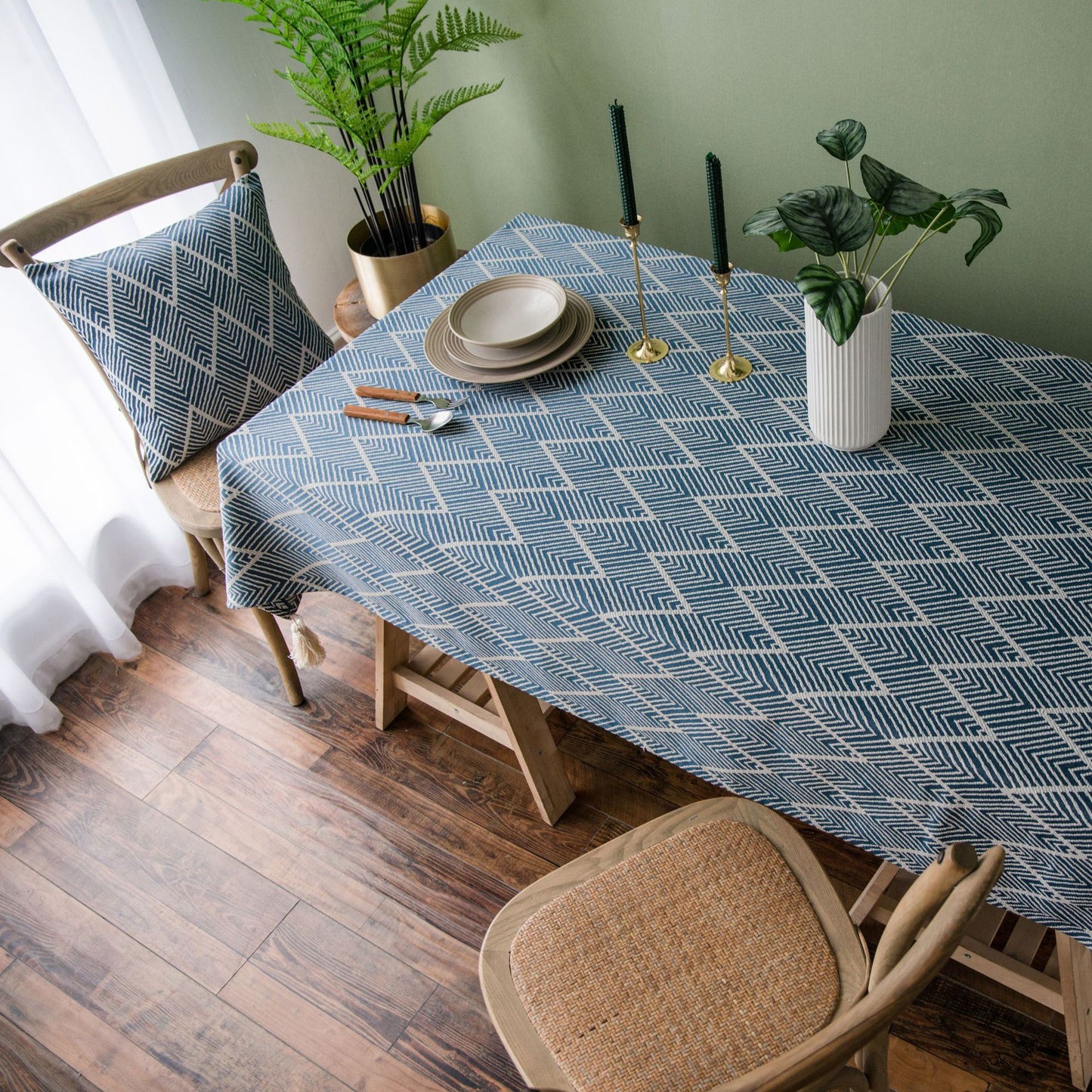 Waterproof Jacquard Tablecloth with Geometric Wave Triangle Pattern - Stylish and Durable Table Cover for Dining Room or Kitchen