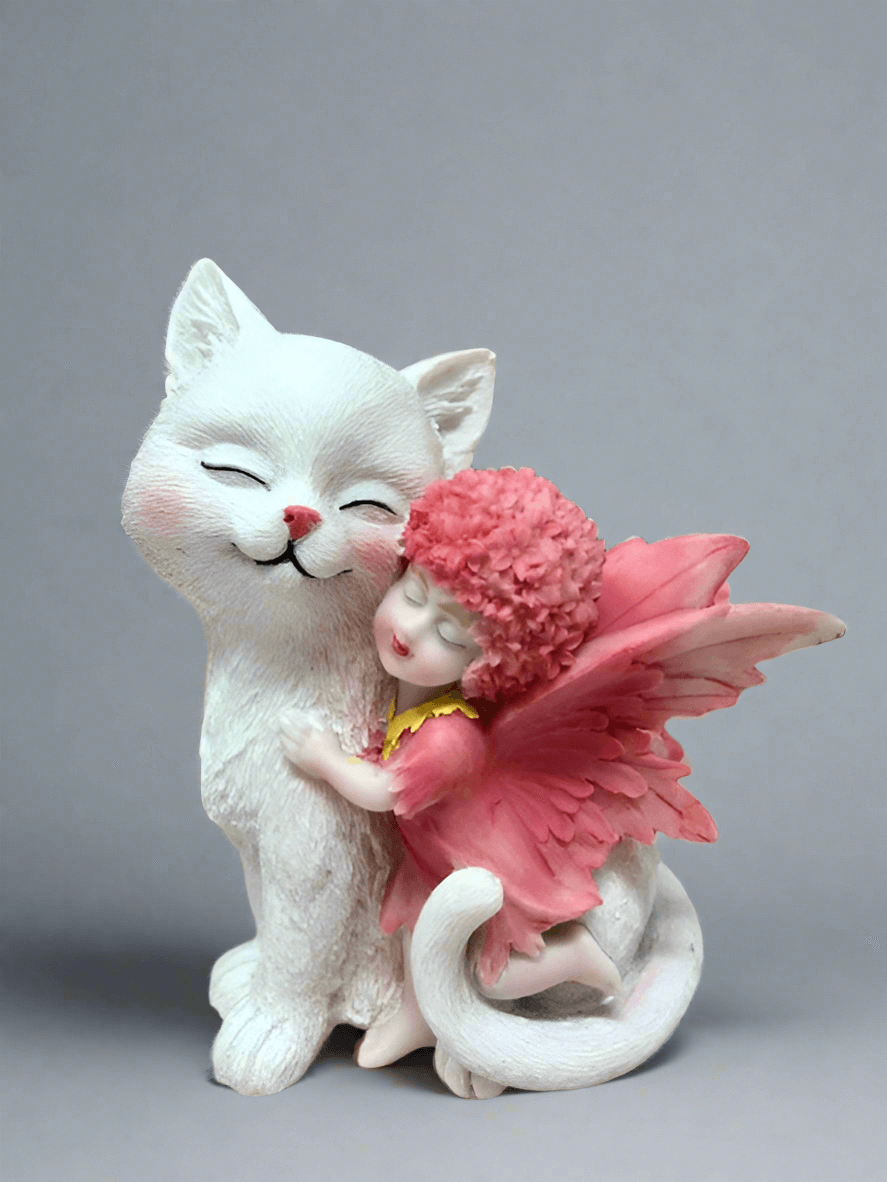 Figurine de fée et de chat Cherished Companions, sculpture fantastique d'étreinte tendre, fée fantaisiste avec ami félin, décoration animale réconfortante