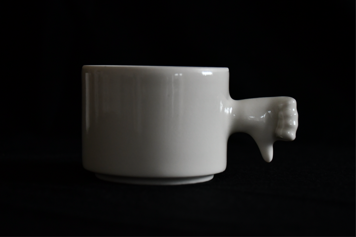 GESTURES CUPS- THUMB DOWN