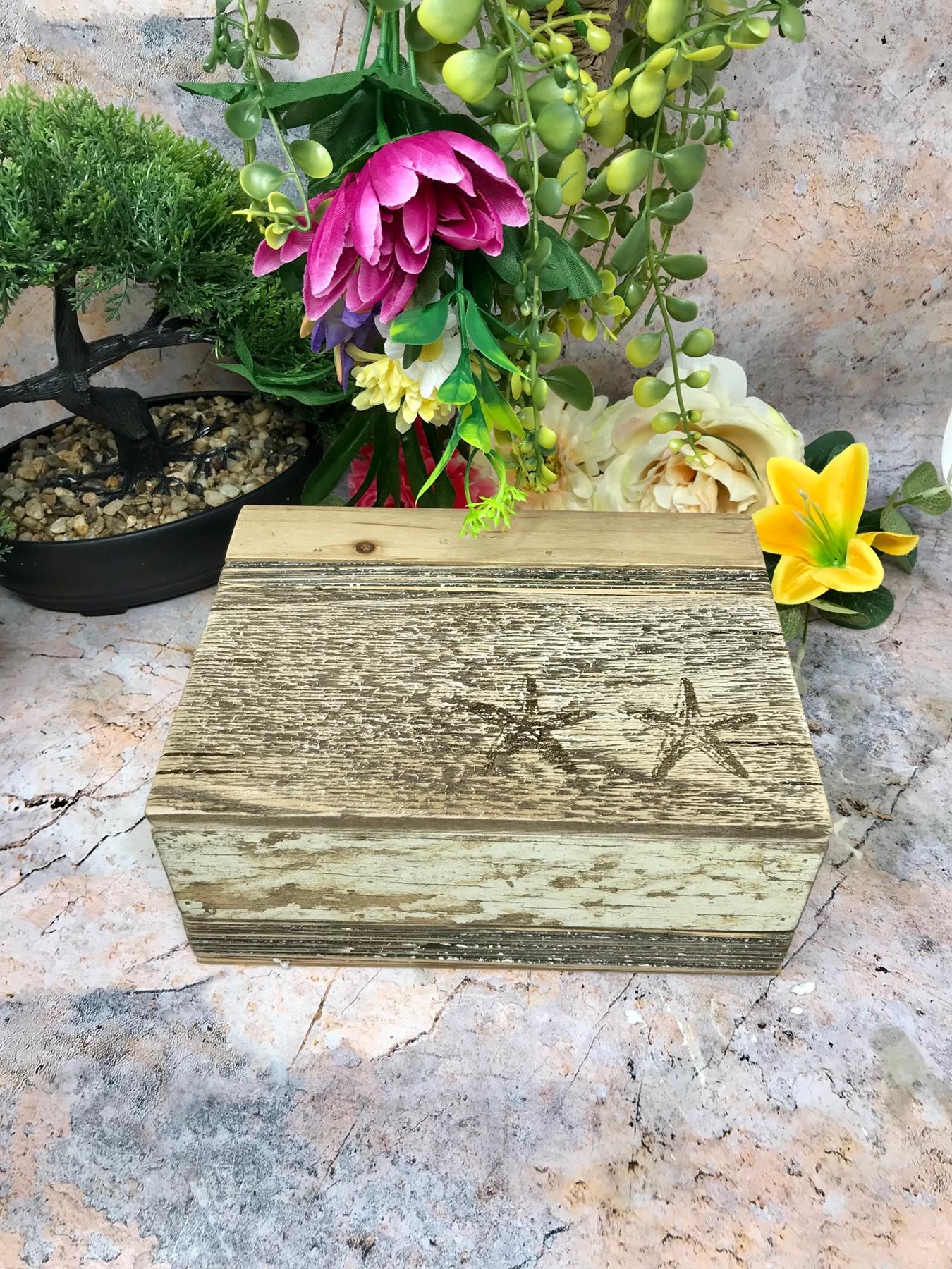 Rustic Nautical Starfish Wooden Box - Reclaimed Wood, Upcycled Design, Unique Home Storage Decor 20 x 15 cm