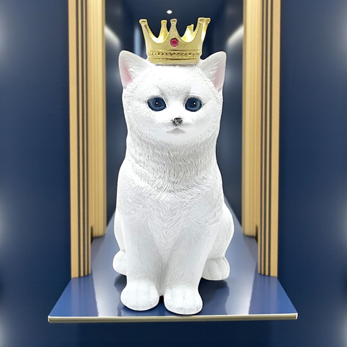 Majestic Royal Cat Figurine Regal White Feline Ornament Animal Sculpture  Decor