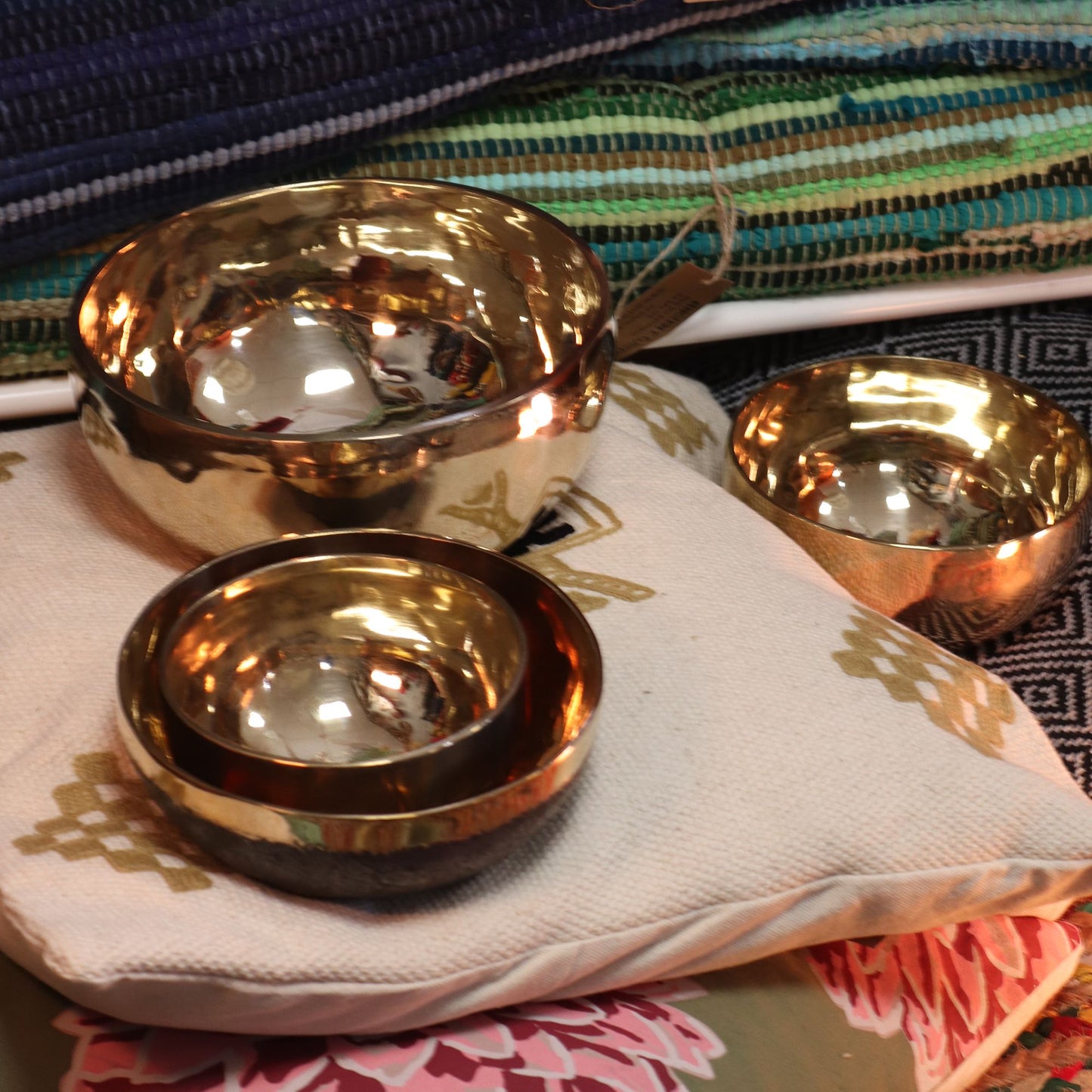 Large Shining Bell-Metal Handmade Singing Bowl (approx 850g) - 17cm