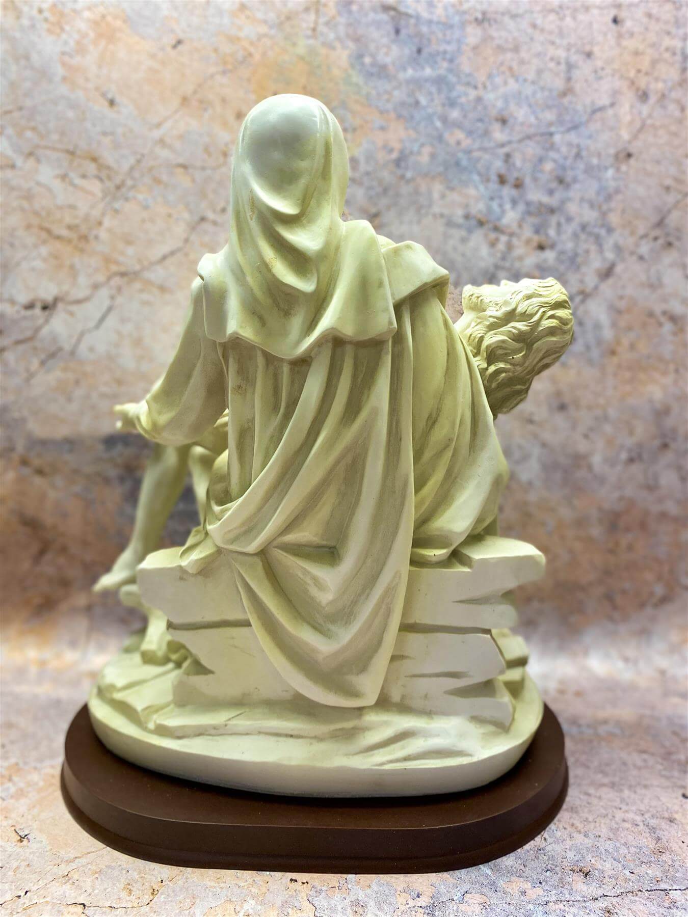 Michelangelo La Pieta Resin Statue on Wood Base, 32x26cm – Evocative Christian Art for Spiritual Enrichment and Contemplative Decor