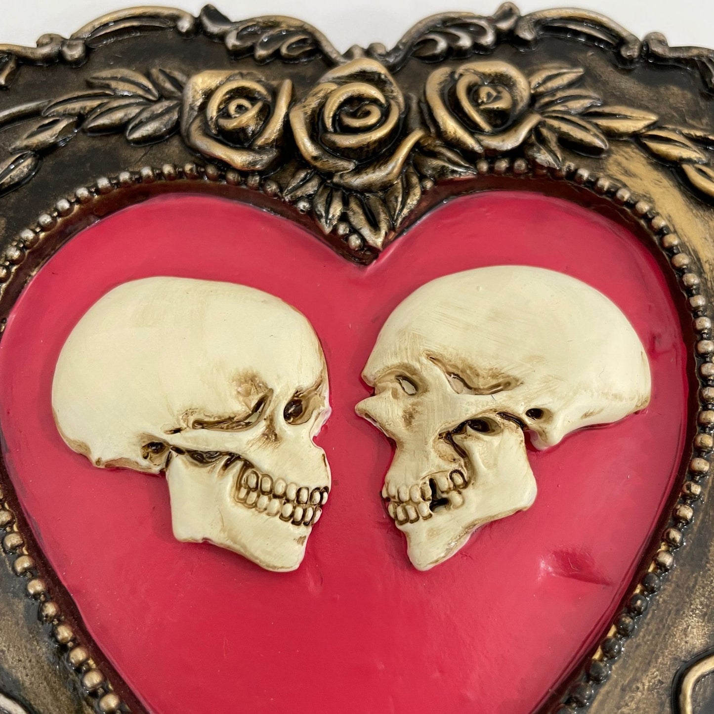 Fashion Creative Resin Love Skull Ornaments