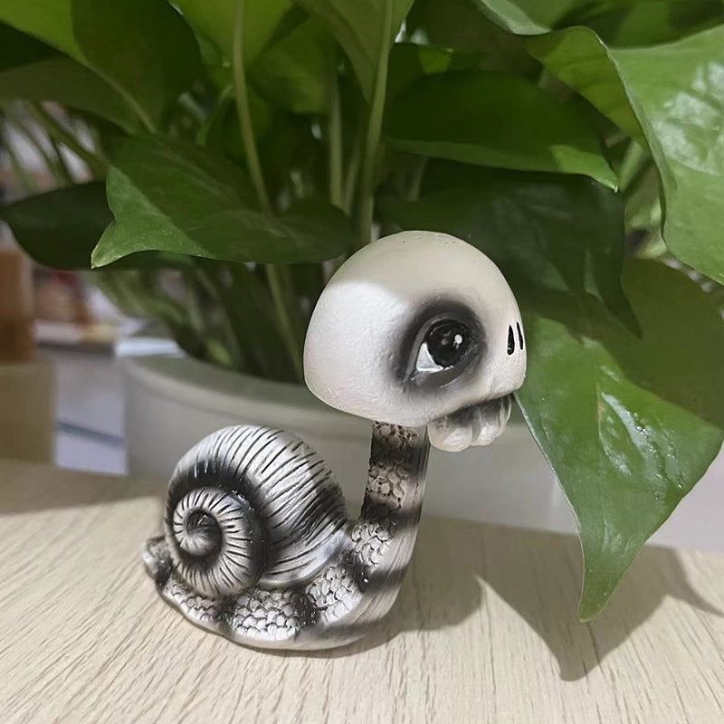 Halloween Shaking Head Skull Snail Decorative Resin Crafts