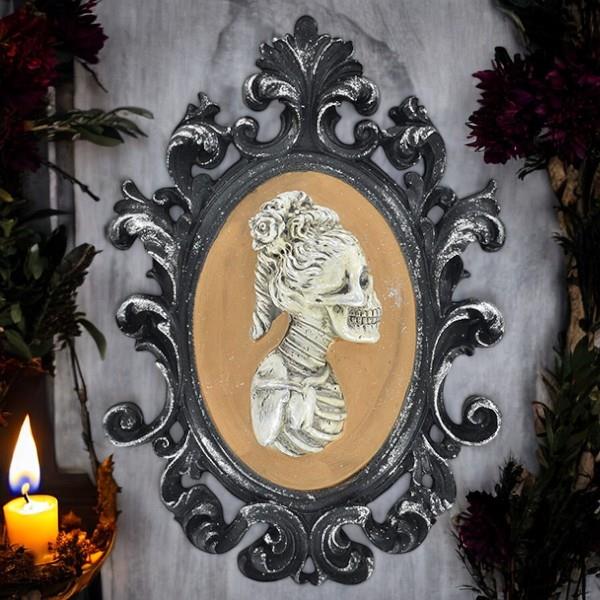 Victorian Gothic Skeleton Wall Decor - Unique Resin Frame Art for Dark Interiors