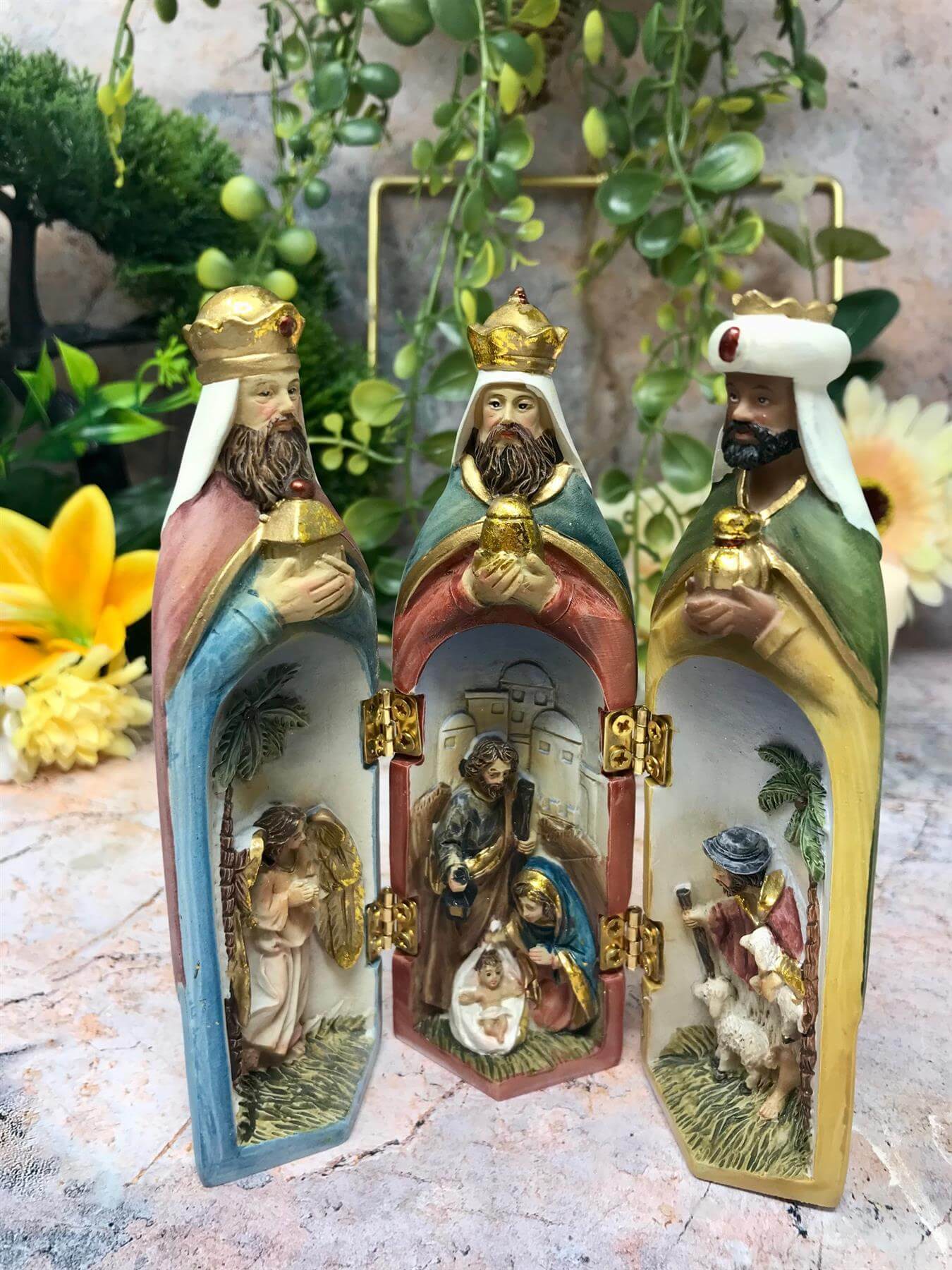 Nativity Triptych Religious Ornament Figurine Statue Symbol Worship ChristmasHand-cast nativity triptych, ideal for home decor or as a special gift. Crafted from high-quality resin and individually hand-finished. Brand new and boxed.Osiris Craftworks