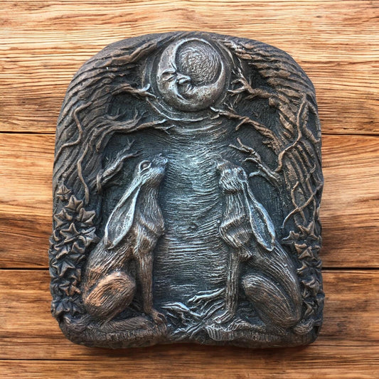 Moon Gazing Hares Wall Plaque - Hand-Colored 16cm Indoor Ornament - Decorative Hare Art with Hanging Hook