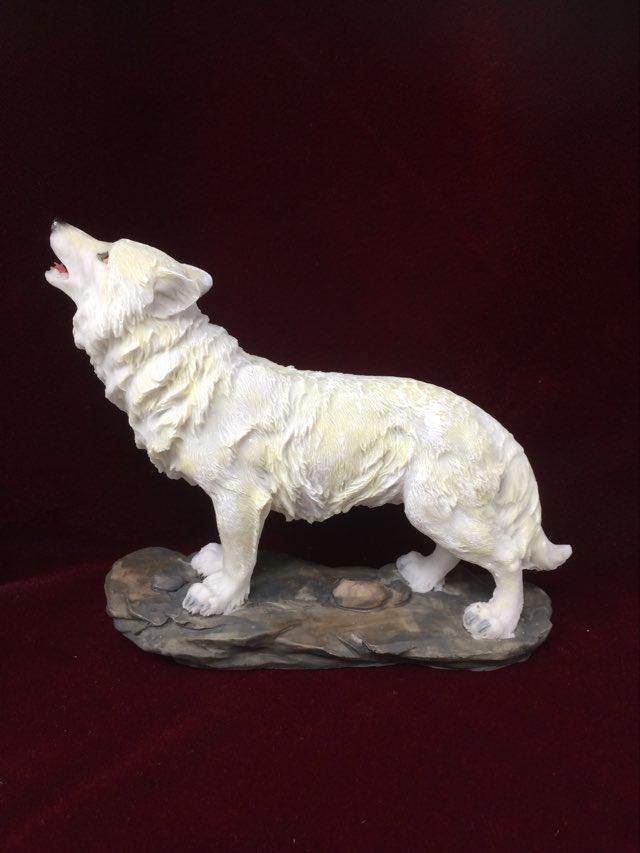 Novelty Howling Wolf Figurine Statue Wolves Collection Small Ornament Gothic Style Sculpture Full Moon