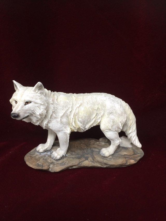 Novelty White Wolf Figurine Statue Small Ornament Wolves Collection Gothic Style Sculpture