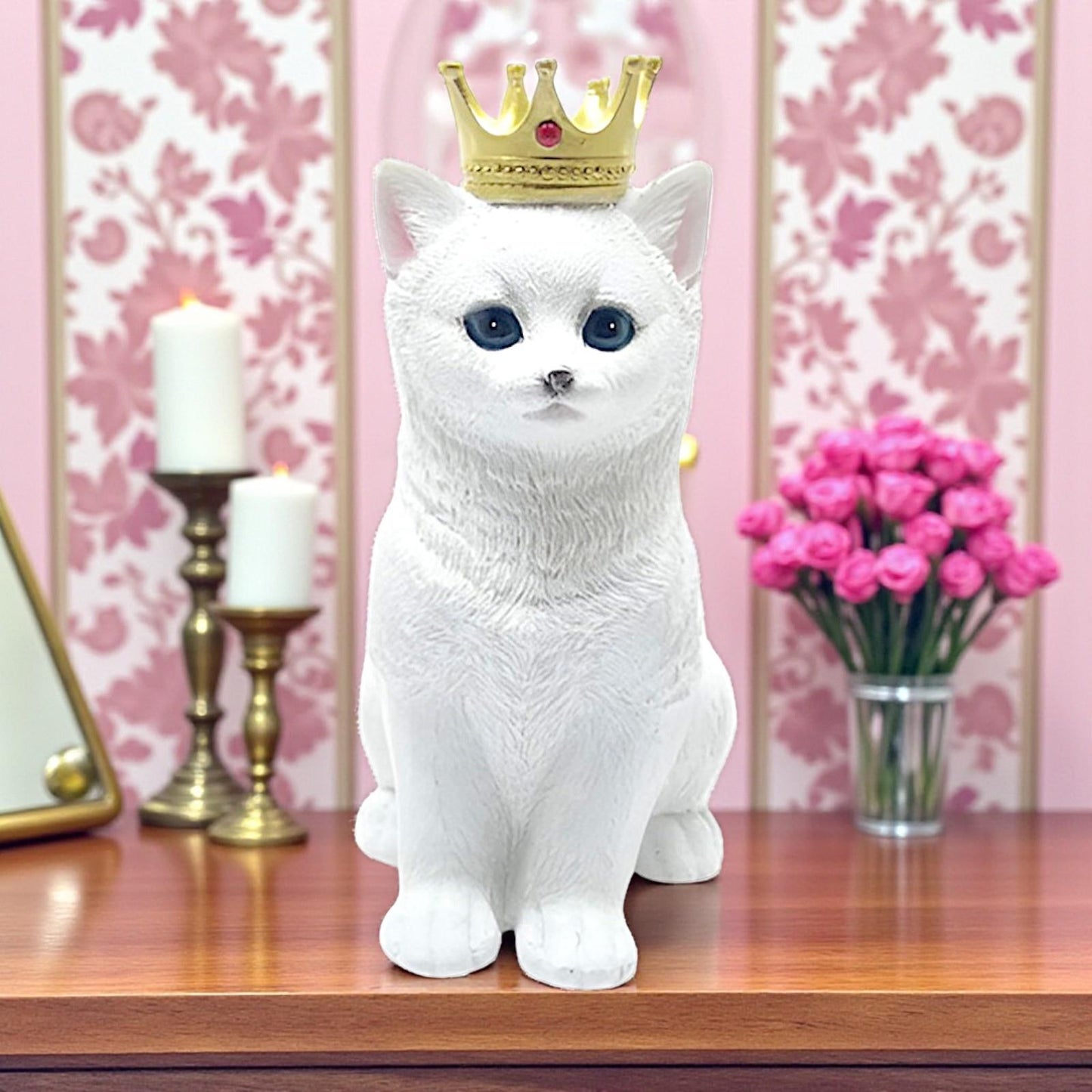 Majestic Royal Cat Figurine Regal White Feline Ornament Animal Sculpture  Decor