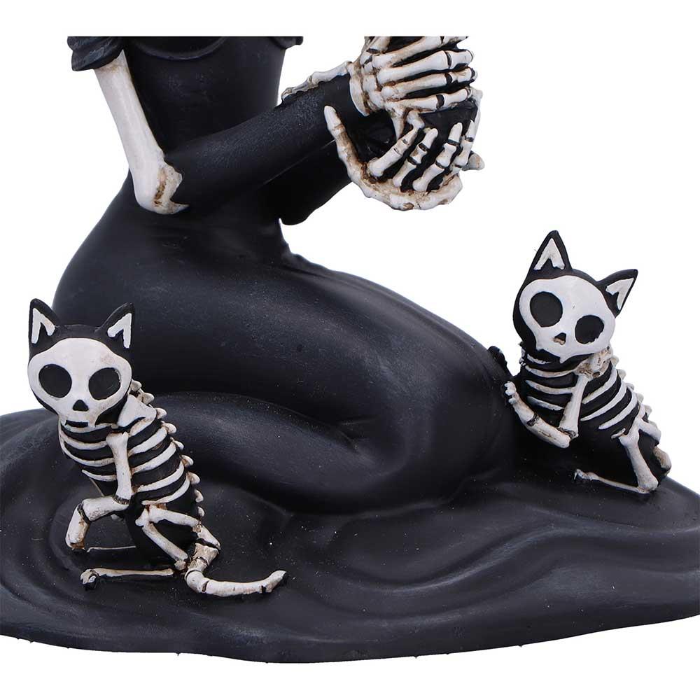 Eternal Affection Gothic Skeleton Statue with Cats Sculpture Dark Romantic Decor
