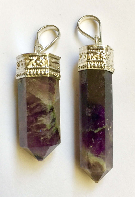 Set mit 2 Anhängern mit Amethyst-Kristallspitze und galvanisierter Silberkappe und Bügel zur Meditation