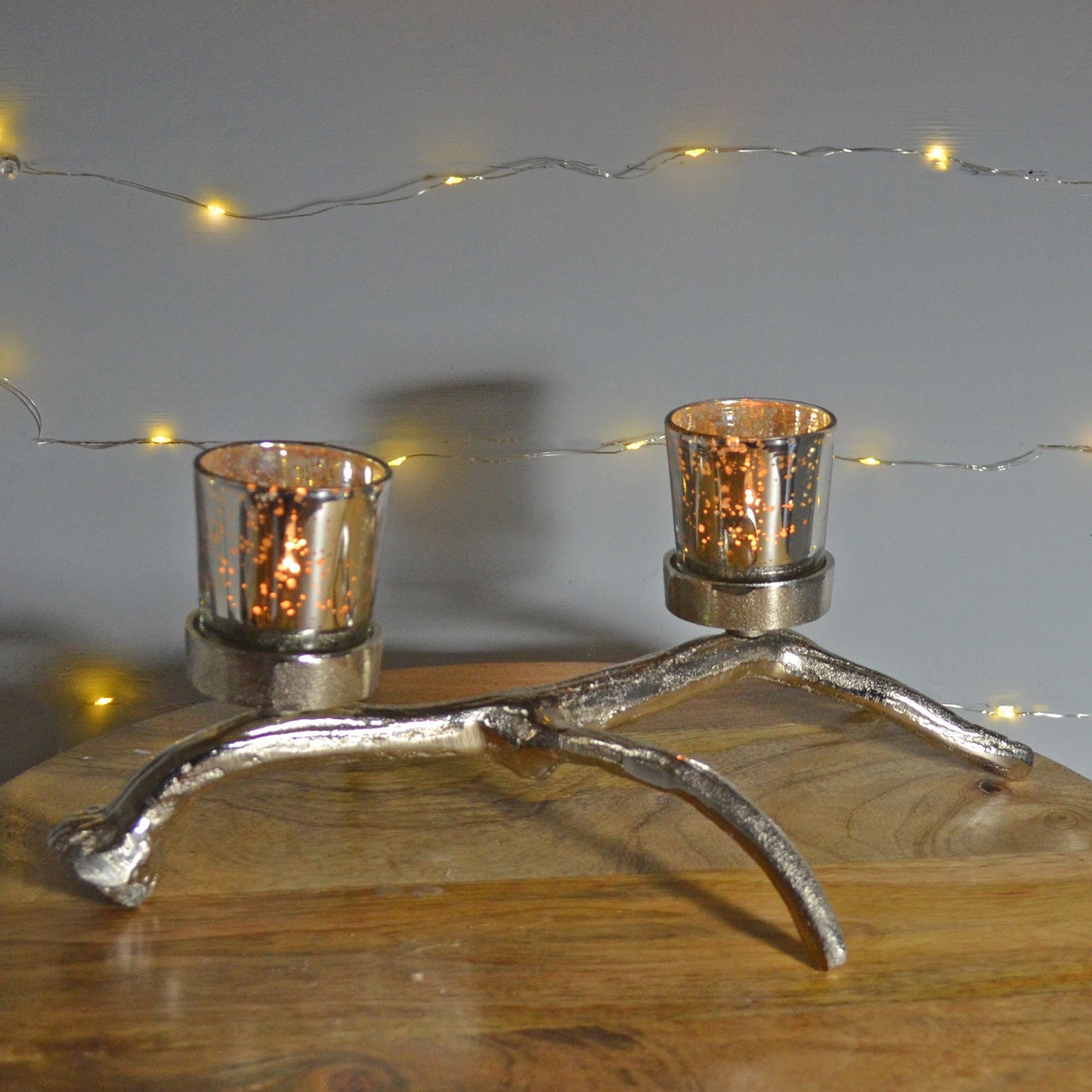 Bougeoir en métal argenté en forme de bois de cerf avec votives en verre, présentoir de bougies chauffe-plat rustique et élégant, accent de table chic en corne de cerf