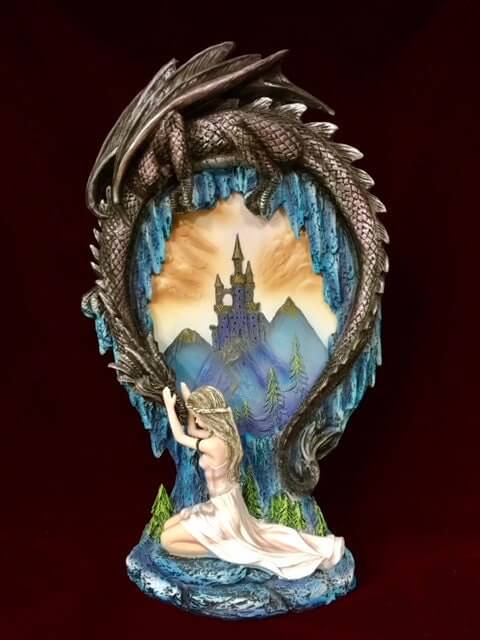 Figurine enchanteresse de gardien et de jeune fille dragon, ornement fantastique de diorama de château mystique, sculpture pour la décoration intérieure, pièce d'art fantastique unique