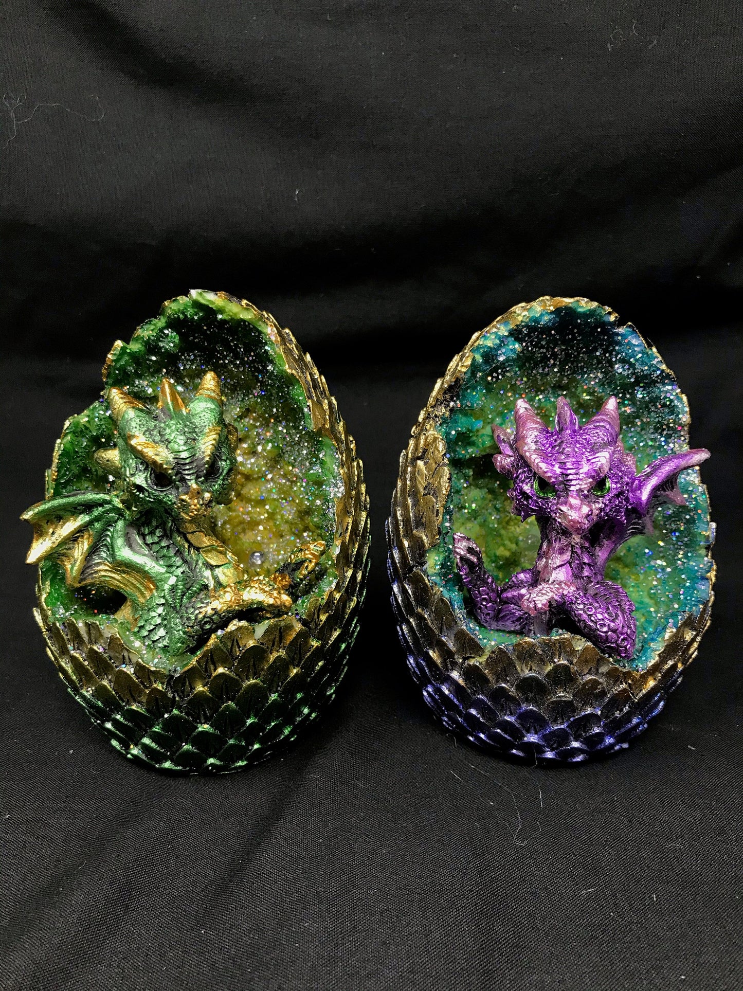 Enchanting LED Dragon Egg Duo, Handcrafted Dragon Hatchlings with Color-Changing Lights, Mythical Fantasy Decor, Magical Dragon Eggs