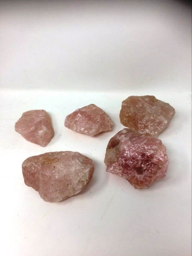 Grand spécimen de cristal brut de quartz rose, amas minéral de guérison, pierre précieuse métaphysique naturelle