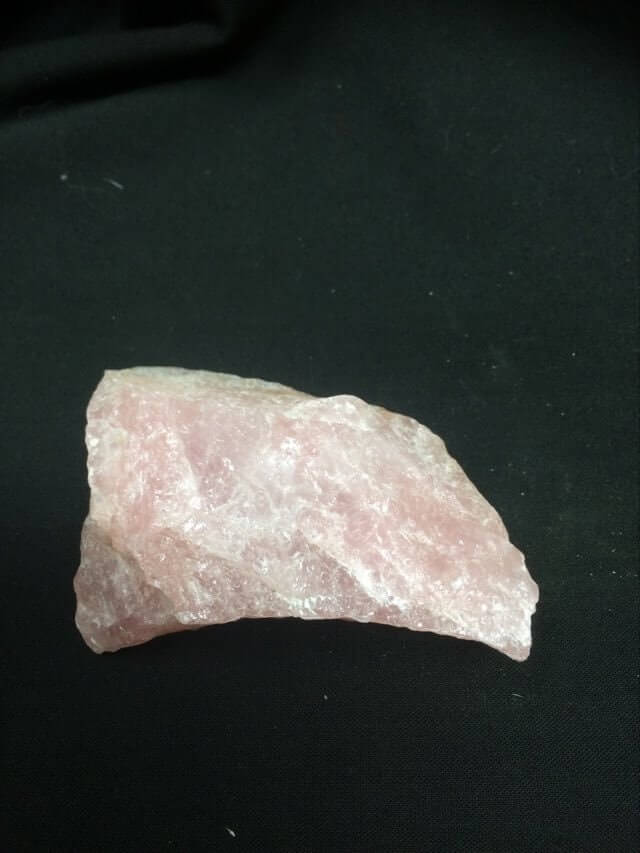 Petit spécimen de cristal brut de quartz rose, amas minéral de guérison, pierre précieuse métaphysique naturelle