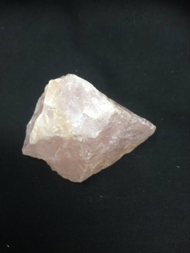 Petit spécimen de cristal brut de quartz rose, amas minéral de guérison, pierre précieuse métaphysique naturelle