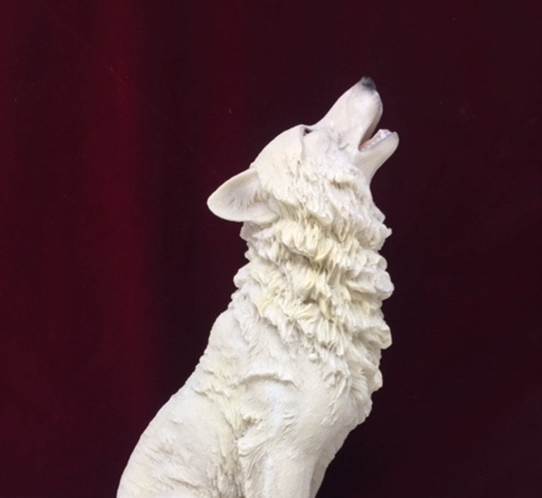 Majestic Howling Wolf Resin Statue, Lifelike Canine Sculpture, Nature-Inspired Home Decor, Wildlife Art Collectible, Gift for Animal Lovers