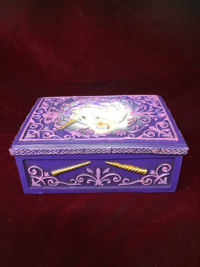 Coffret à bijoux licorne enchantée - Porte-bijoux majestueux en résine violette, contenant à souvenirs orné