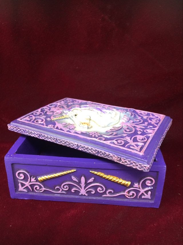 Coffret à bijoux licorne enchantée - Porte-bijoux majestueux en résine violette, contenant à souvenirs orné