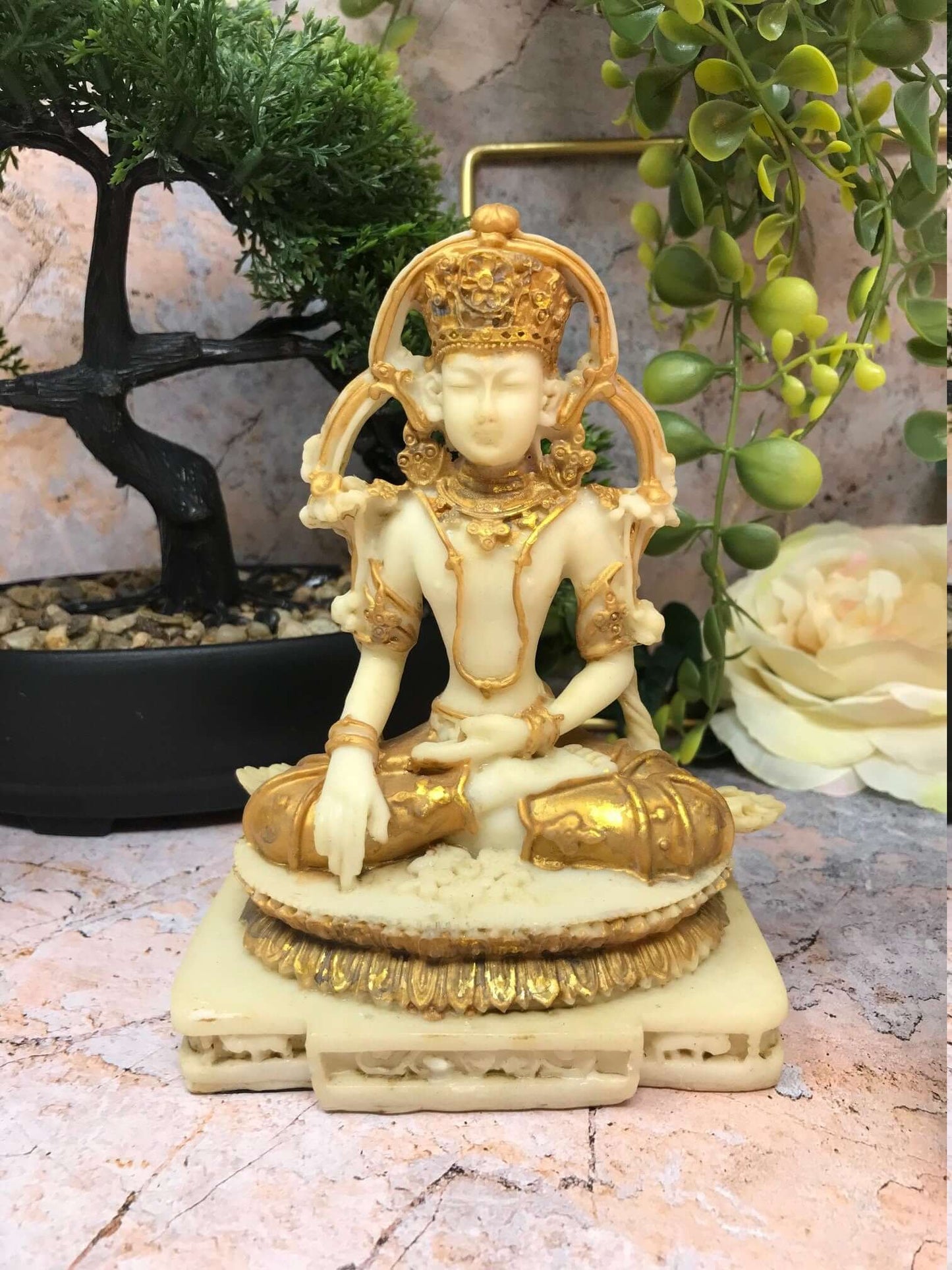 Goldene meditierende Buddha-Statue, Feng Shui, Antik-Effekt, Lotus-Statue