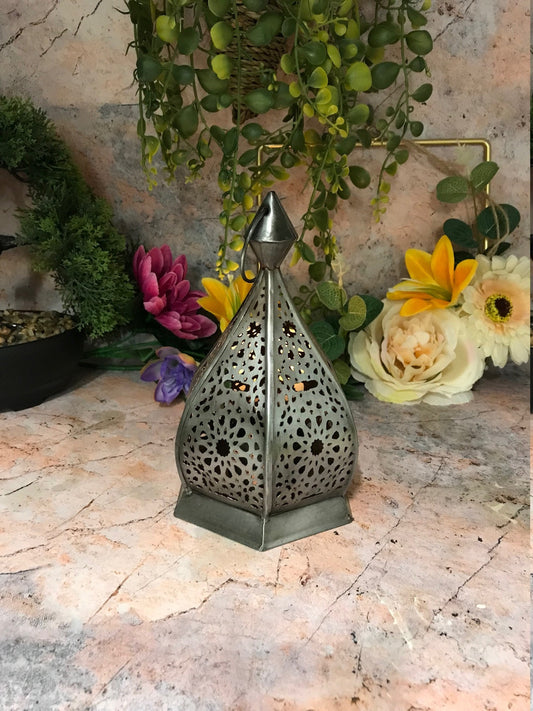 Elegant Moroccan Tea Light Holder: Exquisite Iron Lantern for Cozy Home Decor and Candlelight Ambiance