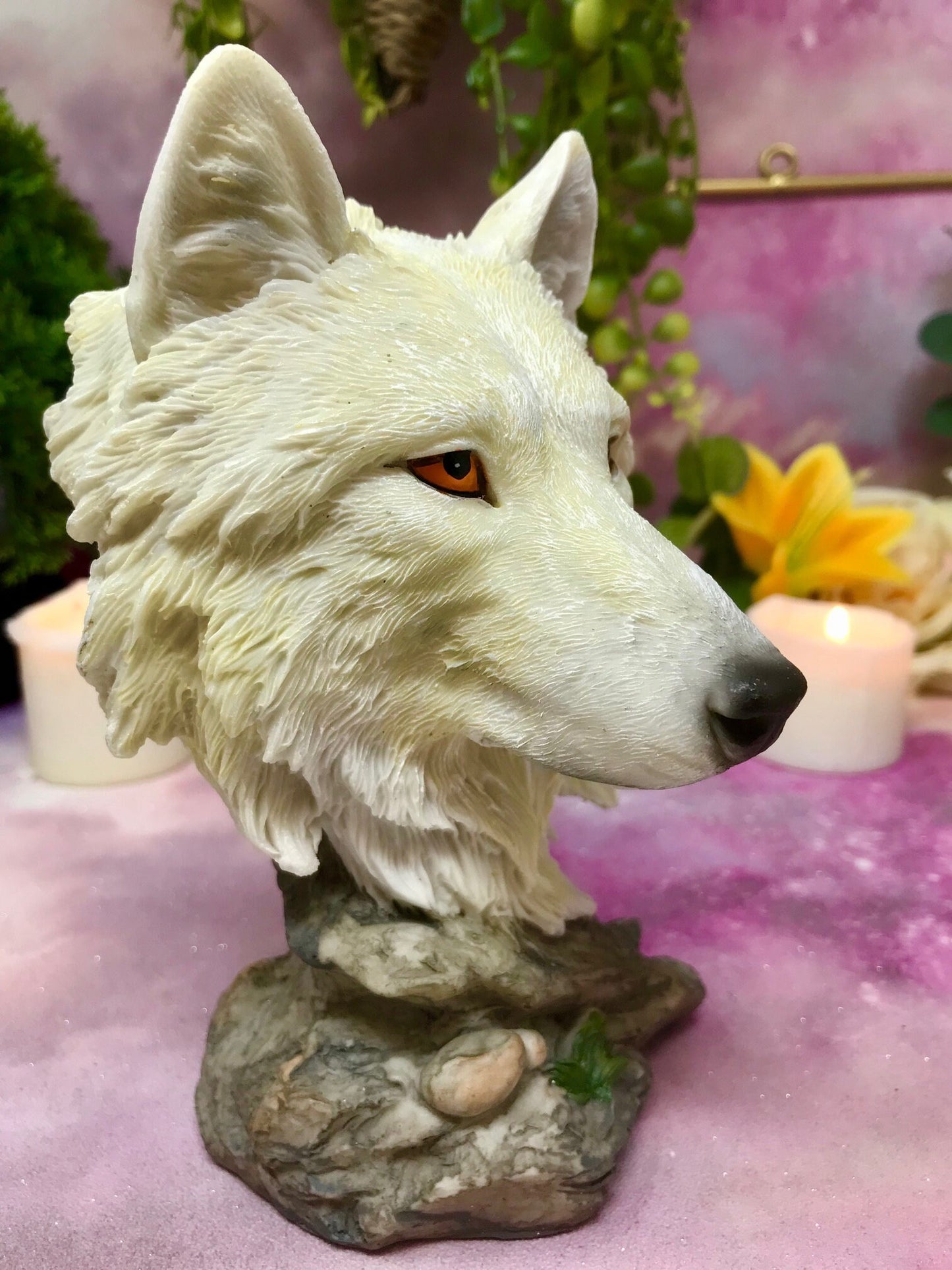 Wolf Bust Statue Noble Wolf Head Figurine Hand Painted Ornament Figurine