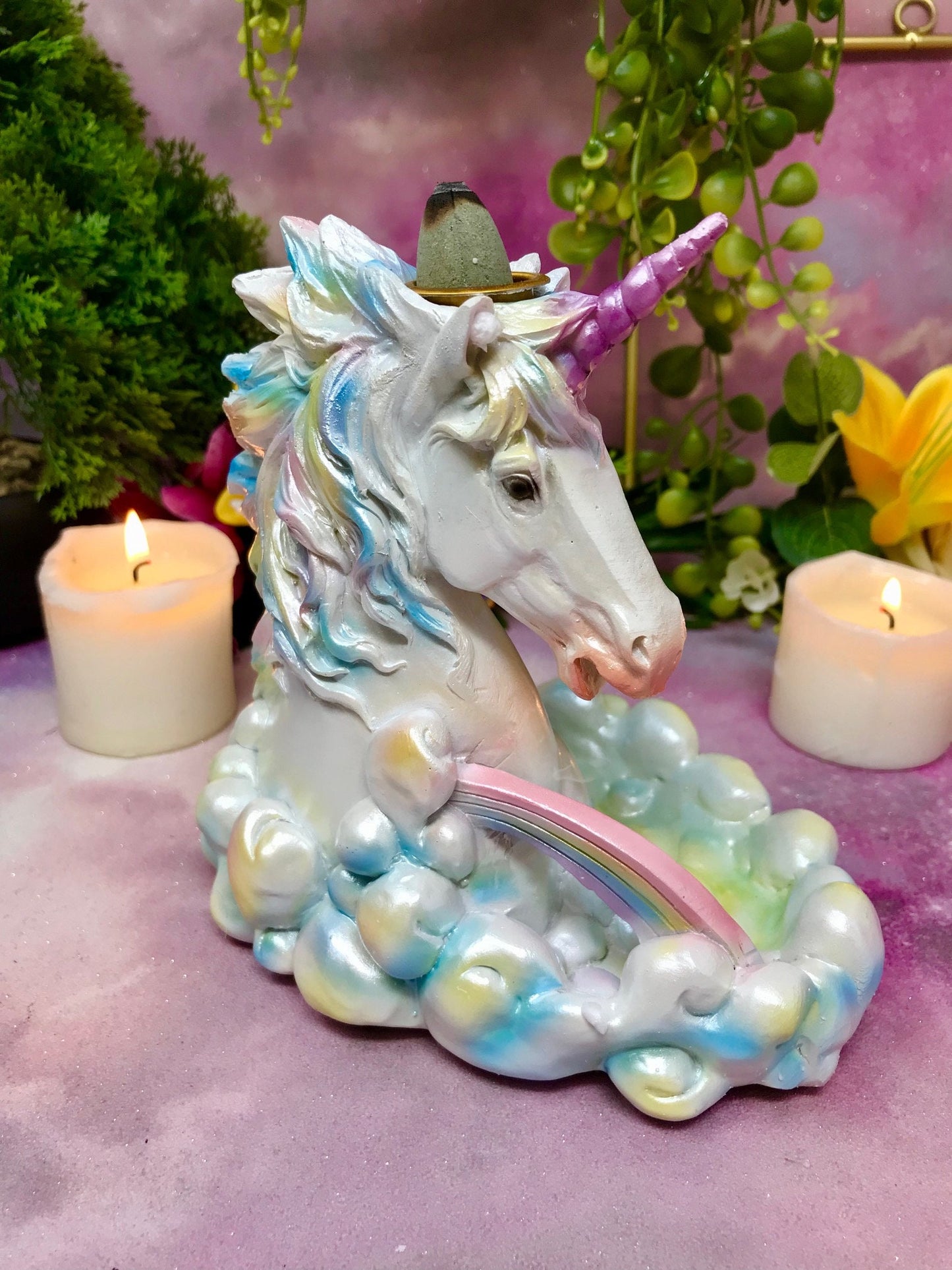 Brûle-encens en forme de cône licorne arc-en-ciel enchanté, décoration d'intérieur mystique et fantastique, créature magique, relaxation zen, art fantaisiste, idée cadeau