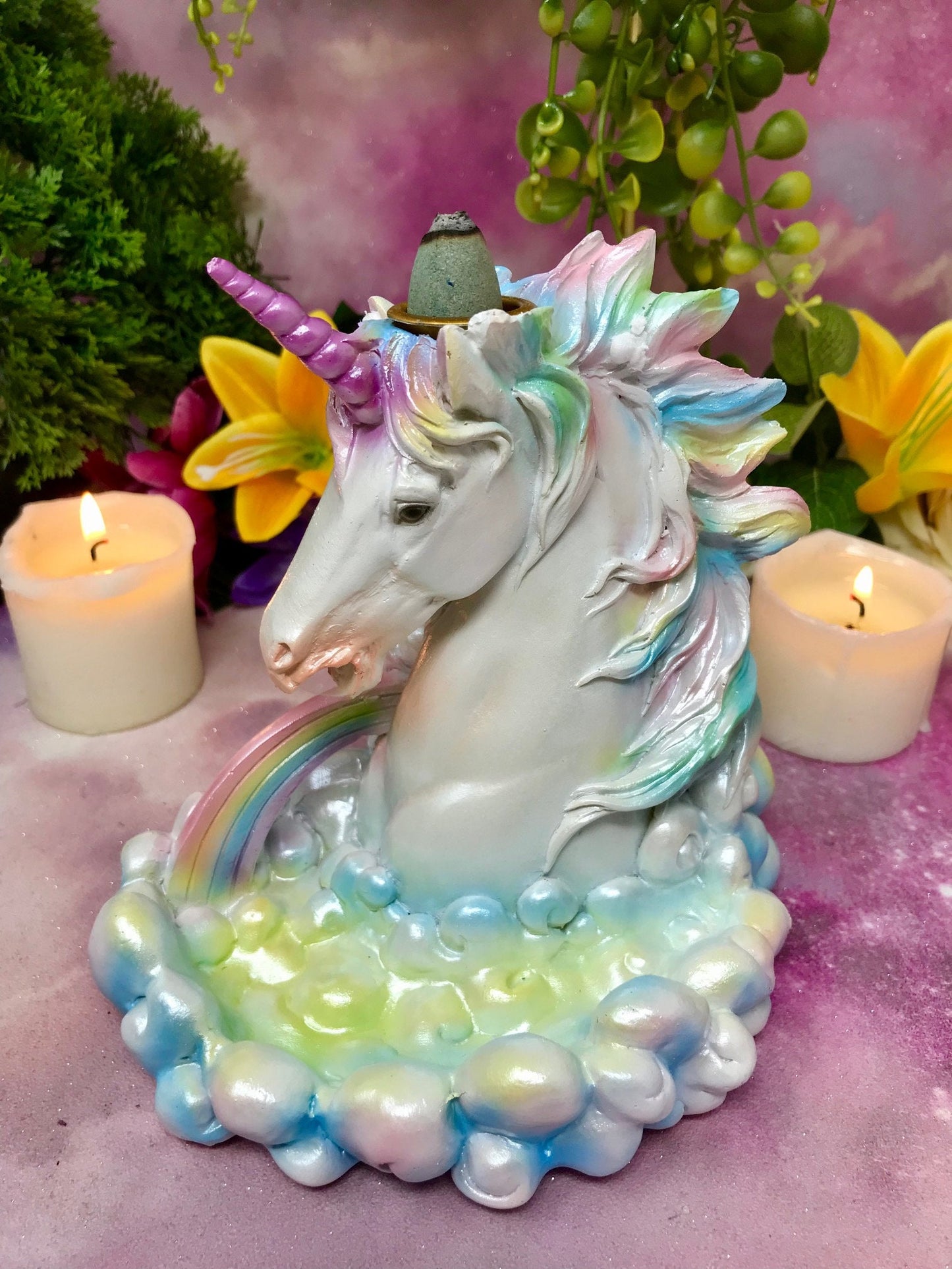 Brûle-encens en forme de cône licorne arc-en-ciel enchanté, décoration d'intérieur mystique et fantastique, créature magique, relaxation zen, art fantaisiste, idée cadeau